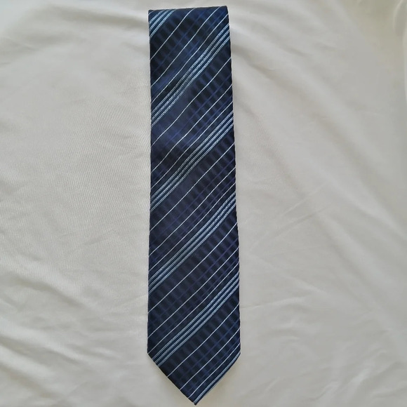 Dolce & Gabbana Silk Textured Navy and Blue Striped Tie Classic Luxury - Picture 3 of 15